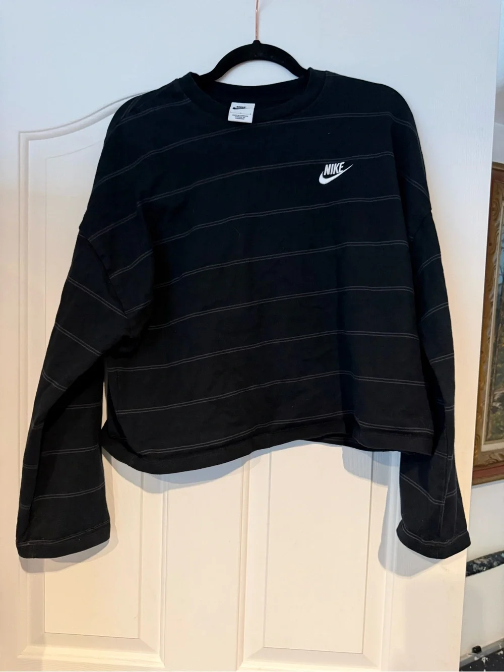 Nike Black Crewneck T-Shirt with White Logo Tag - Picture 1 of 8